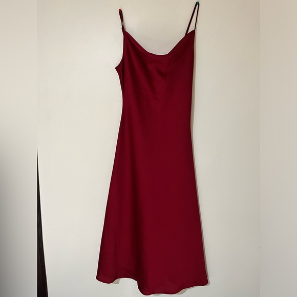 Hi there here Psparks✨this dress perfect for dinner date or parties - Picture 3 of 4